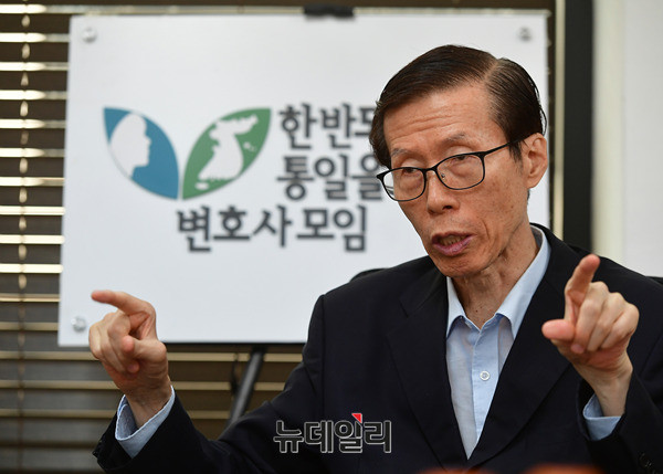 ▲ 20일 서초동 사무실에서 와의 인터뷰에 응하고 있는 김태훈 한변 상임대표.ⓒ뉴데일리 정상윤 기자