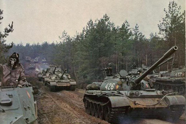 ▲ 냉전 당시 '바르샤바 조약기구' 회원국과 함께 대규모 기갑훈련 중인 소련군 T-55 전차. ⓒ해외 온라인 커뮤니티 캡쳐.