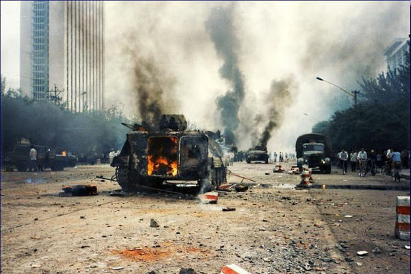 ▲ 1989년 6월 천안문 사태 당시 중공군의 유혈진압 이후 모습. 천안문 사태는 북한 김씨 왕조의 존속에도 일정 부분 영향을 끼쳤다고 볼 수 있다. ⓒ부정부패추방시민연대 홈페이지 캡쳐.