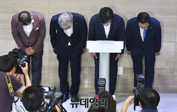 한국프랜차이즈산업협회 박기영 협회장(오른쪽 두번째). ⓒ이종현 기자