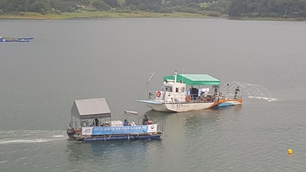 ▲ 대청호 조류 방제 훈련 모습.ⓒ금강유역환경청