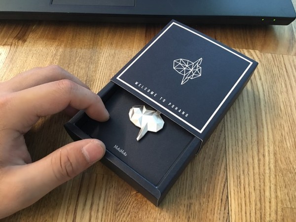 ▲ 포항시가 지난 21일 포항스틸아트공방 운영 7개월 만에 포항스틸아트상품을 출시했다.ⓒ포항시