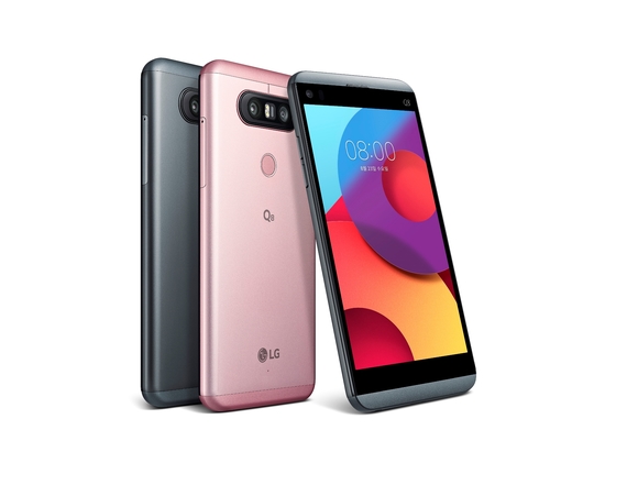 ▲ LG전자가 24일 Q 시리즈의 두 번째 야심작 'LG Q8'을 공개했다. ⓒLG전자