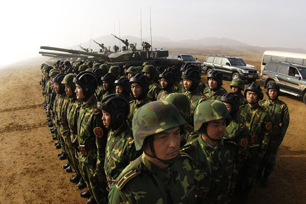 최근 중공군이 백두산 인근 산골짜기에 여단급 부대를 배치해 김정은이 긴장하고 있다고 RFA가 소식통을 인용해 보도했다. 사진은 中북부전구(舊선양군구) 소속 기갑병단. ⓒ위키피디아 공개사진.
