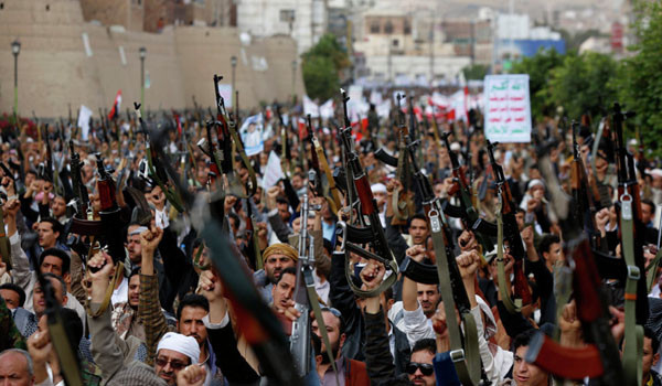 ▲ 후티 반군들의 집단 무력시위. ⓒ러시아 관영 스푸트니크 뉴스 관련보도 캡쳐.