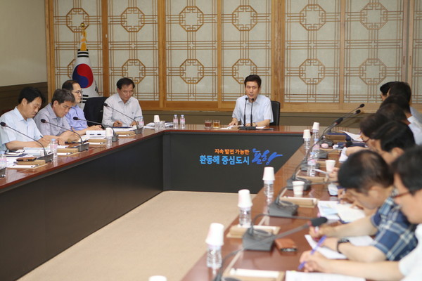 ▲ 포항시는 27일 중회의실에서 이강덕 포항시장이 참가한 가운데 새정부 국정과제 발굴전략보고회를 개최했다.ⓒ포항시