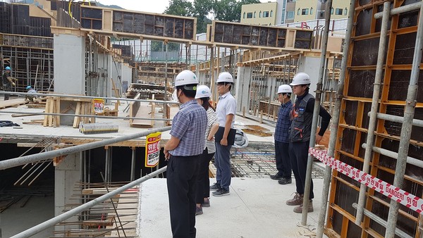 ▲ 우기대비 건축공사장 안전점검 모습.ⓒ대전시