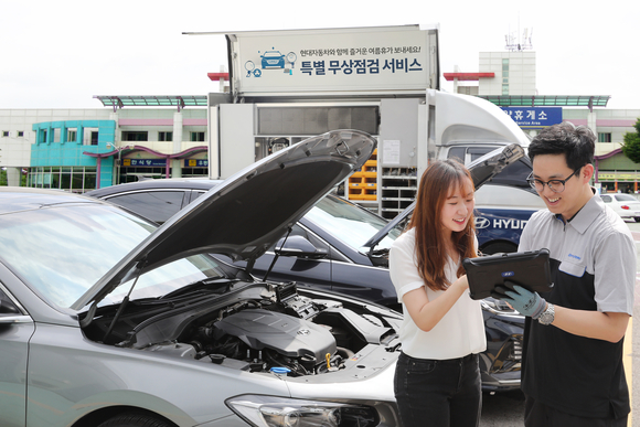 ▲ 현대·기아차는 본격적인 휴가철을 맞아 주요 고속도로 휴게소에서 '하계 특별 무상점검' 서비스를 제공한다고 28일 밝혔다.ⓒ현대자동차