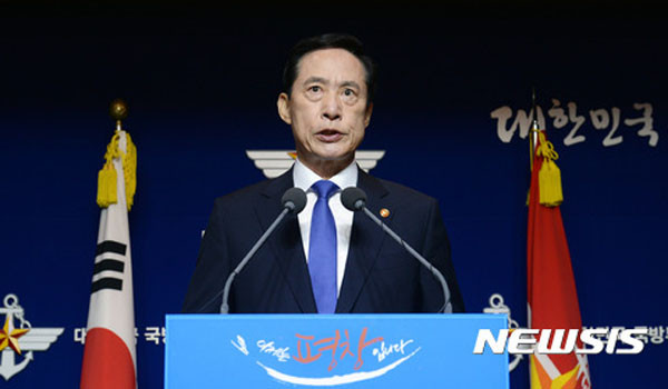 ▲ 29일 오전 송영무 국방장관이 북한의 미사일 기습발사에 대한 성명을 발표하고 있다. ⓒ뉴시스. 무단전재 및 재배포 금지.