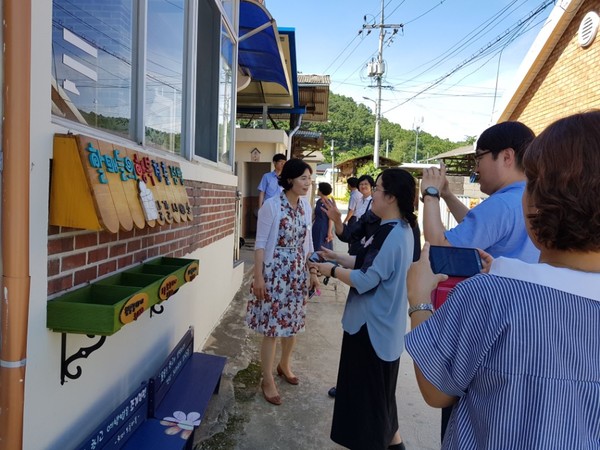 ▲ 경북지역에 치매보듬마을을 벤치마킹하려는 발길이 이어지고 있다. 사진은 의성군 치선리 치매보듬마을.ⓒ경북도