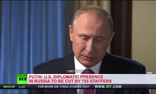 ▲ 블라디미르 푸틴 러시아 대통령은 지난 30일(현지시간) '로시아 1 TV'와의 인터뷰에서 "러시아에 있는 美외교관 755명은 9월 1일까지 모두 떠나라"고 말했다. ⓒ'로시아 1 TV' 인터뷰 장면-러시아 투데이 관련보도 캡쳐
