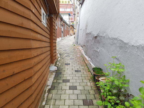 ▲ 서울 창신·숭인 도시재생선도구역 내 개선된 골목. =김백선 기자