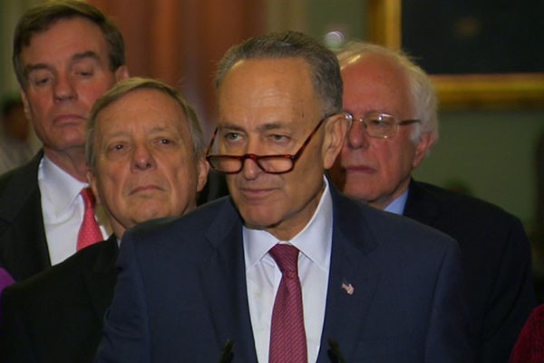 ▲ 트럼프 美대통령에게 중국이 북한을 압박하도록, 중국의 미국기업 인수를 보류시키자고 제안한 척 슈머 美상원 민주당 원내대표. ⓒ美CNN 보도 화면캡쳐.