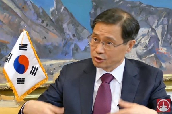 ▲ 러시아 매체 'Моя Столица'와 인터뷰를 진행하고 있다.ⓒ러시아 'Моя Столица' 유튜브 게재 영상 화면캡쳐