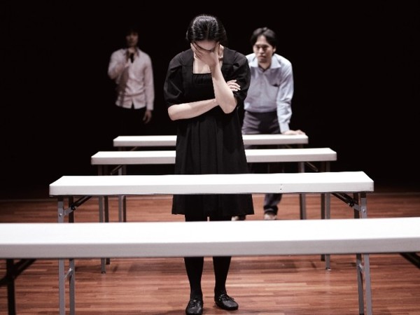 ▲ 양손프로젝트가 2012년 두산아트랩에서 선보인 연극 '죽음과 소녀'ⓒ두산아트센터