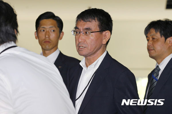 ▲ 새로 임명된 고노 다로 日외무장관. 1993년 '고노 담화'를 발표한 고노 료헤이 前관방장관의 아들이다. ⓒ뉴시스. 무단전재 및 재배포 금지.