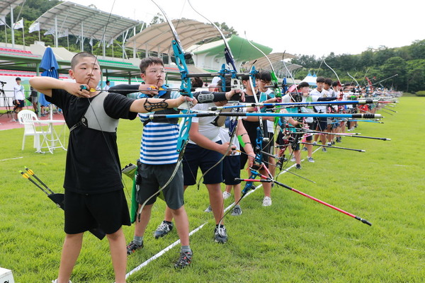 ▲ 제44회 한국중고양궁연맹회장기 전국 남·녀 중·고등학교 양궁대회가 4일 예천진호국제양장에서 개막됐다.ⓒ예천군