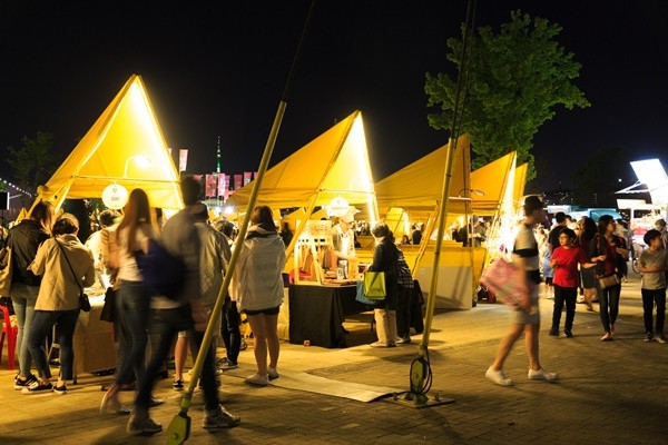 ▲ ‘서울밤도깨비야시장’을 이용 중인 시민들의 모습. ⓒ 뉴데일리DB
