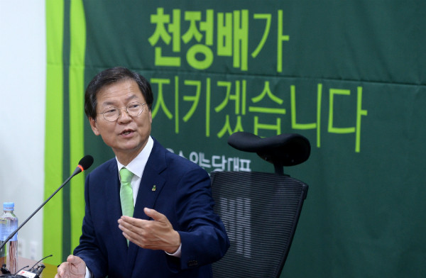 ▲ 국민의당 천정배 전 대표가 6일 오전 의원회관에서 열린 기자간담회에서 안철수 전 대표를 향해 몰상식·몰염치라고 맹렬히 비판하고 있다. ⓒ뉴시스 사진DB