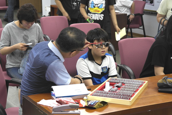 ▲ 달서구(구청장 이태훈)는 지난 5일 오전 10시부터 구청 4층 회의실에서 (사)안경사협회 대구지부 달서구분회의 후원으로 ‘사랑의 안경나눔’ 행사를 개최했다.ⓒ달서구