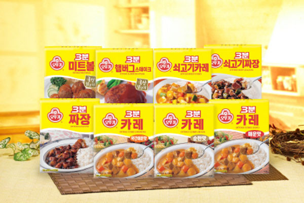한국의 대표적인 즉석식품 '오뚜기 3분 요리' 제품들. 끓는 물만 있으면 어디서든지 먹을 수 있는 즉석 식품은 북한 주민들에게 큰 도움이 될 것이다. ⓒ오뚜기 광고화면 캡쳐.