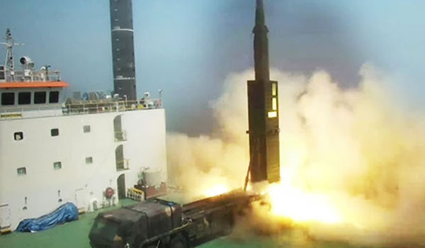 ▲ 국방과학연구소(ADD) 태안 시험장에서 지난 6월 23일 탄도미사일 '현무-2C'를 발사하는 모습. 사거리 800km다. ⓒ국방부 공개영상 캡쳐.