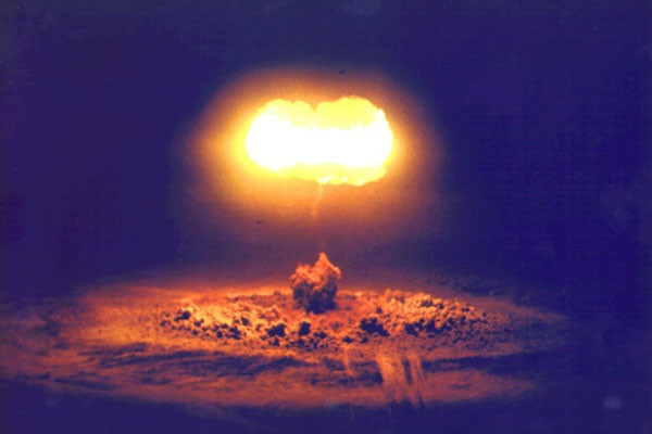 ▲ 고고도 핵실험은 주변 수천 킬로미터 지역의 전자기기와 전력망, 인공위성을 파괴할 수 있어 매우 위험하다. ⓒ美과학자 블로그 넷 화면캡쳐.