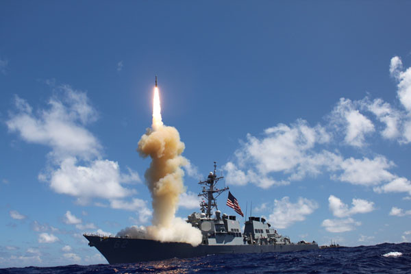 美해군 이지스 구축함 '피츠제럴드'함이 미사일 요격용 SM-3를 발사하는 모습. ⓒ美해군 공개사진.
