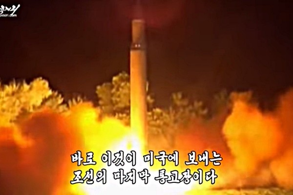 ▲ 북한이 미국이 밝힌 ‘예방전쟁’을 겨냥 美본토를 포함한 적들의 모든 아성을 송두리째 없애버리는 전면전쟁으로 대응하겠다고 위협했다. 사진은 북한 선전매체 '우리민족끼리'의 선전영상 일부.ⓒ北선전매체 선전영상 화면캡쳐