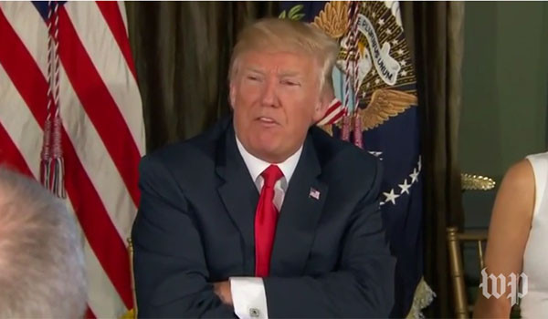 ▲ 뉴저지 소재 자신의 골프 클럽에서 휴가 중인 도널드 트럼프 美대통령은 북한이 '핵전쟁' 운운하자 "북한은 세상이 경험하지 못한 '분노와 화염'을 만나게 될 것"이라고 강력히 경고했다. ⓒ美워싱턴 포스트 관련보도 화면캡쳐.