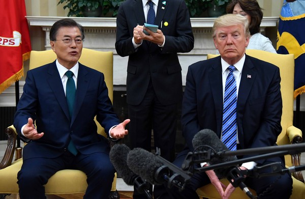 ▲ 지난 7월 한미정상회담 당시 도널드 트럼프 대통령(오른쪽)과 문재인 대통령. ⓒ뉴시스