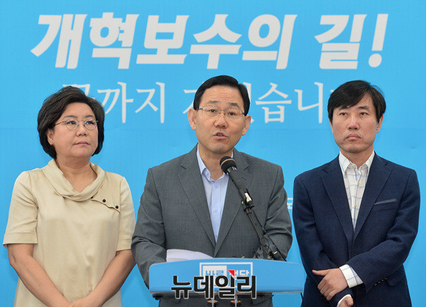 ▲ 차례대로 바른정당 이혜훈 의원, 주호영 원내대표, 하태경 의원.ⓒ뉴데일리 공준표 기자.