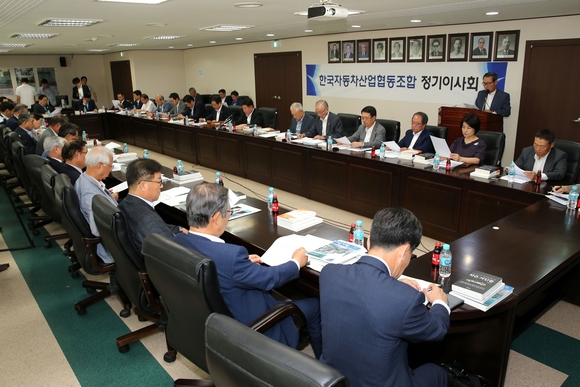 ▲ 서울 서초구 자동차산업회관 회의실에서 한국자동차산업협회협동조합 고문수 전무가 호소문을 발표하고 있다.ⓒ한국자동차산업협동조합