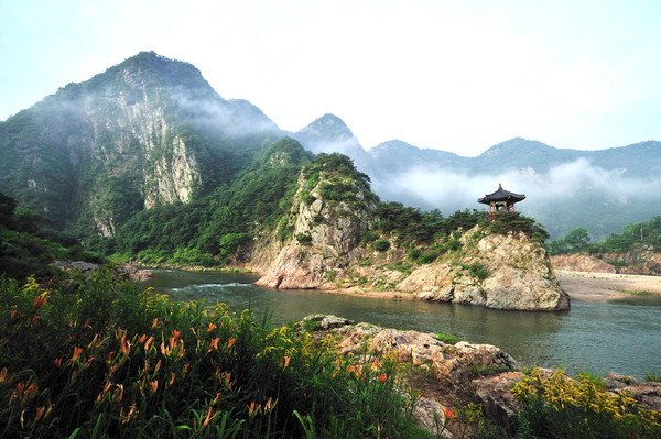 ▲ 아름다운 비경 품은 월류봉.ⓒ영동군