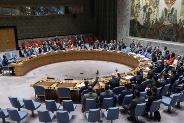 ▲ 사진은 유엔 안전보장이사회가 지난 5일(현지시간) 뉴욕 유엔본부에서 북한의 대륙간 탄도미사일(ICBM) 미사일에 대응하기 위한 대북제재 결의안에 대한 거수표결을 진행하고 있는 모습.ⓒ유엔