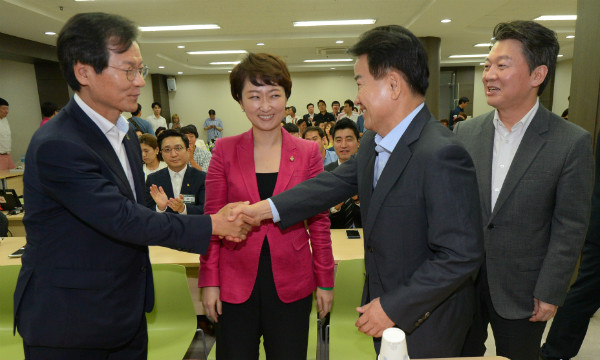 ▲ 국민의당 8·27 전당대회 당대표 경선에 출마한 천정배 이언주 정동영 안철수 후보(사진 왼쪽부터). ⓒ뉴시스 사진DB