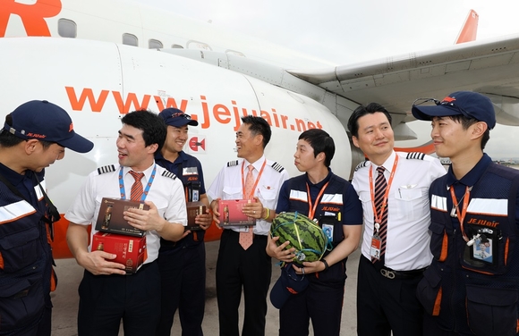 ▲ 제주항공 조종사노동조합은 지난 10일 운항본부 보직기장들과 함께 김포공항 정비현장을 방문했다고 11일 밝혔다.ⓒ제주항공