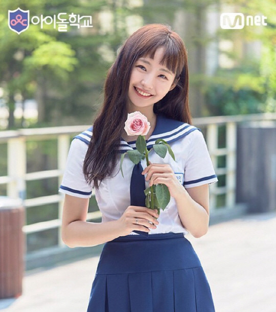 ▲ 갑산공원에서 치러진 고 최진실 1주기 추모식에서 유가족들과 지인들을 대신해 인사말을 전하고 있는 이영자. 좌측에 고인의 어머니 정옥숙씨의 모습도 보인다. ⓒ 뉴데일리