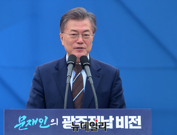 ▲ 문재인 대통령이 13일 용산구 모 영화관에서 '택시운전사'를 관람했다. ⓒ뉴데일리 DB