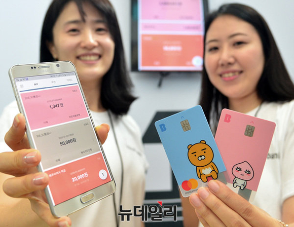 ▲ 카카오뱅크가 출범 15일 만에 5천억원의 유상증자를 결정하면서 1호 인터넷전문은행인 케이뱅크와 자본 격차가 커질 전망이다. ⓒ 뉴데일리