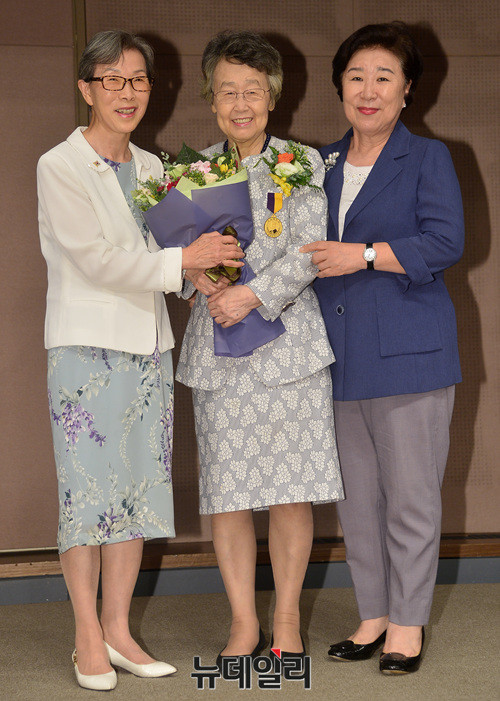 ▲ 왼쪽부터 김길자 대한민국사랑회장, 이인호 서울대학교 명예교수 ⓒ 뉴데일리 공준표