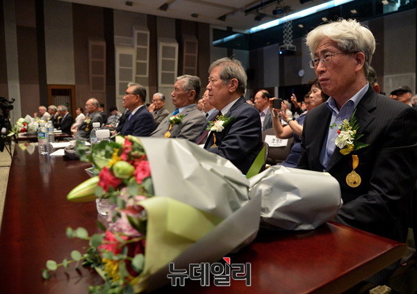 ▲ 수상소감 밝히는 복거일 문화미래포럼 대표 ⓒ 뉴데일리 공준표