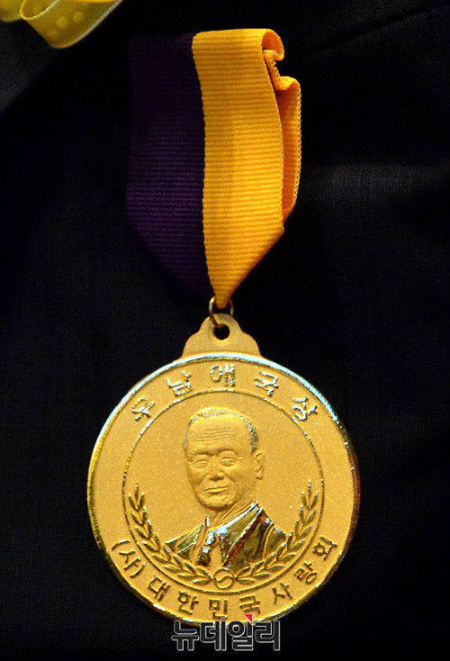 수상자에게 수여되는 우남 이승만 애국상 10주년 기념 메달 ⓒ 뉴데일리 공준표