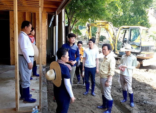 ▲ 세종시의회 의원들의 수해복구 지원 모습.ⓒ청주시의회