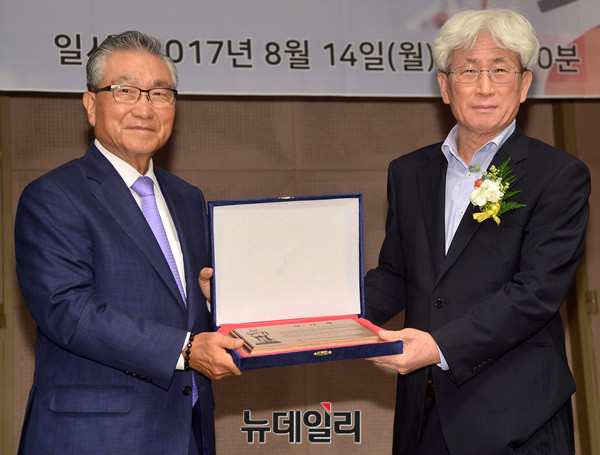 ▲ 왼쪽부터 손병두 대한민국사랑회 이사장, 복거일 미래문화포럼 대표 ⓒ 뉴데일리 공준표