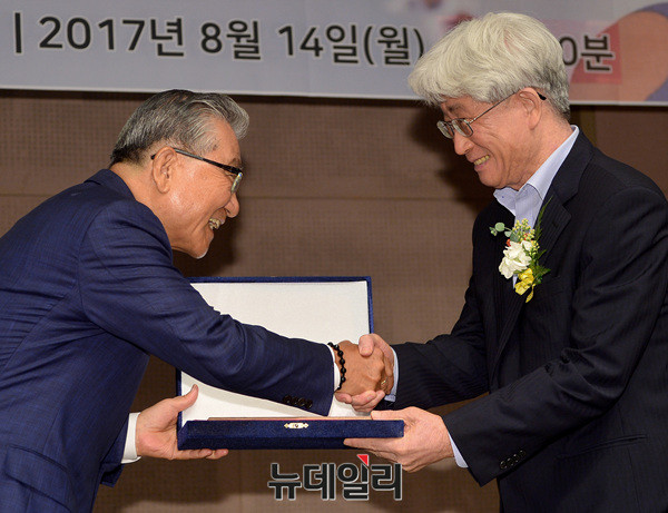 ▲ 왼쪽부터 손병두 대한민국사랑회 이사장, 복거일 미래문화포럼 대표 ⓒ 뉴데일리 공준표