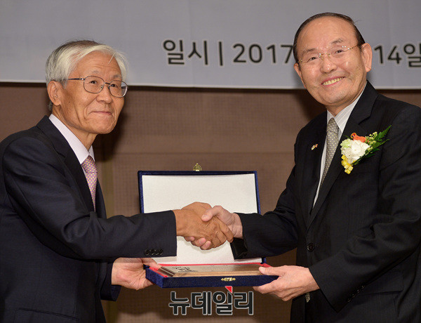 ▲ 왼쪽부터 조갑제 조갑제닷컴 대표, 한철수 한미우호협회장 ⓒ 뉴데일리 공준표