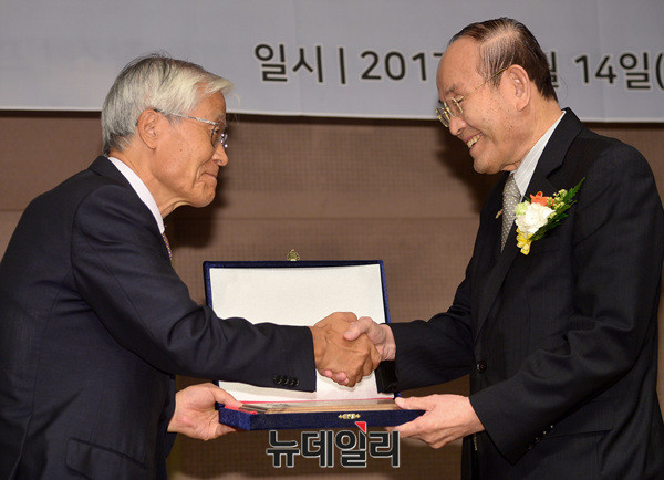 ▲ 왼쪽부터 조갑제 조갑제닷컴 대표, 한철수 한미우호협회장 ⓒ 뉴데일리 공준표