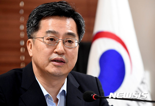▲ 김동연 경제부총리 겸 기획재정부 장관은 14일 경제현안간담회를 열고 