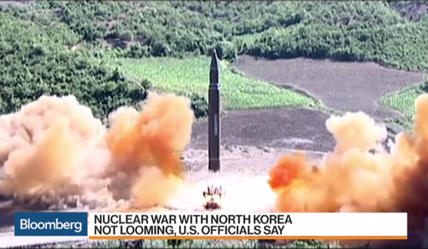 ▲ 제임스 매티스 美국방장관이 14일(현지시간) 기자들을 모아놓고 공개적으로 대북 경고를 했다. 美언론들은 미국과 북한 간 핵전쟁 가능성을 주요 뉴스로 계속 보도하고 있다. ⓒ美블룸버그 북한 괌 공격 관련보도 화면캡쳐.